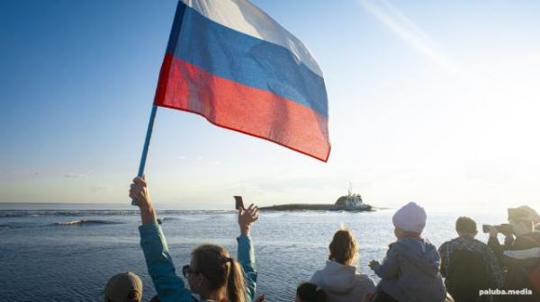 Атомный подводный крейсер "Архангельск" в море