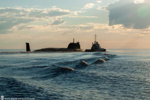 Атомный подводный крейсер "Архангельск" в море